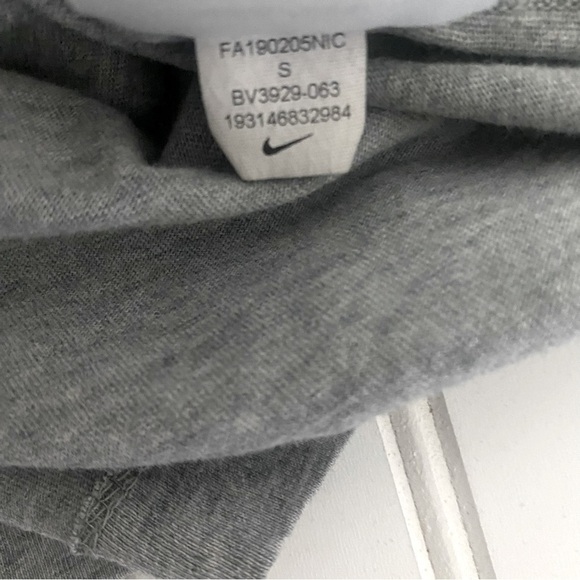 Nike Unisex Small Embroidered Logo Short Sleeve T-Shirt Gray - Picture 7 of 7